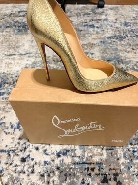 Christian Louboutin, Gold, Size 37.5= 7 1/2, So Kates